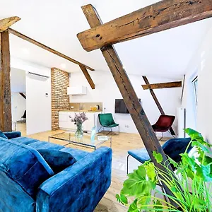 https://cinema-apartments.poznan-hotels.com